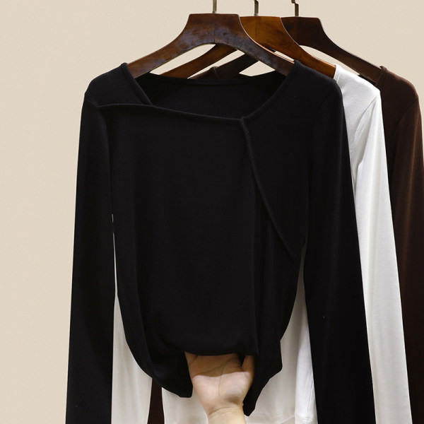 Ühevärviline naiste kandilise kaelusega pluus