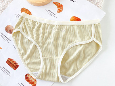 Naujas moteriško bikinio modelis su užrašu - kelių spalvų