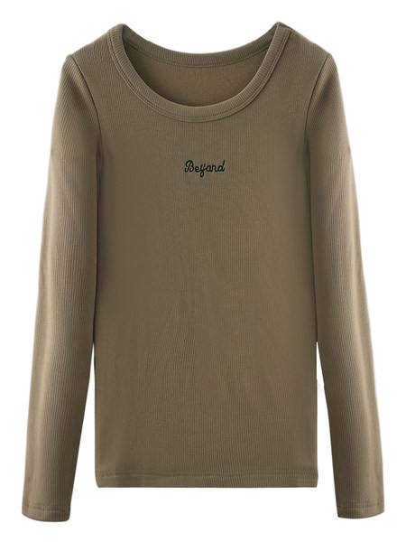 Дамска блуза с овално деколте и бродерия 