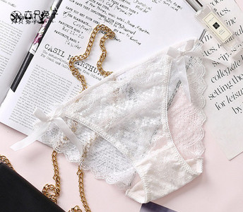 Ženske gaćice s trakom i čipkom