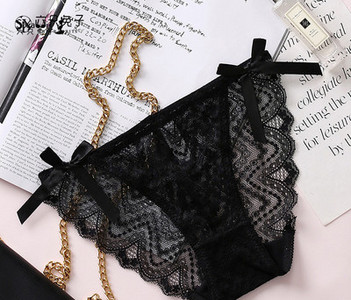 Ženske gaćice s trakom i čipkom