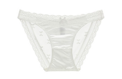 Ženske gaćice s trakom i čipkom