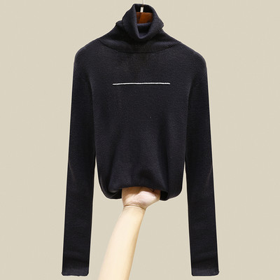 Дамска блуза с висока яка