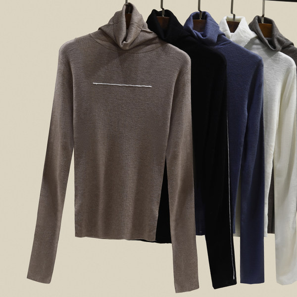 Дамска блуза с висока яка 