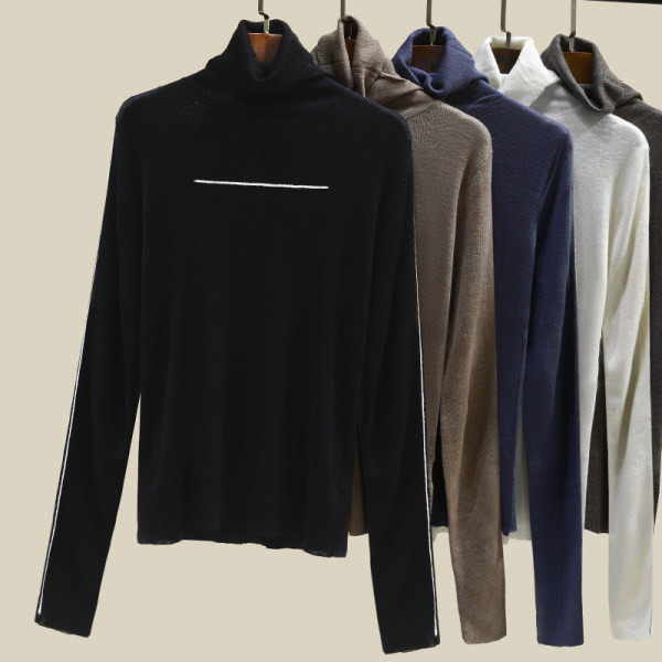 Дамска блуза с висока яка 