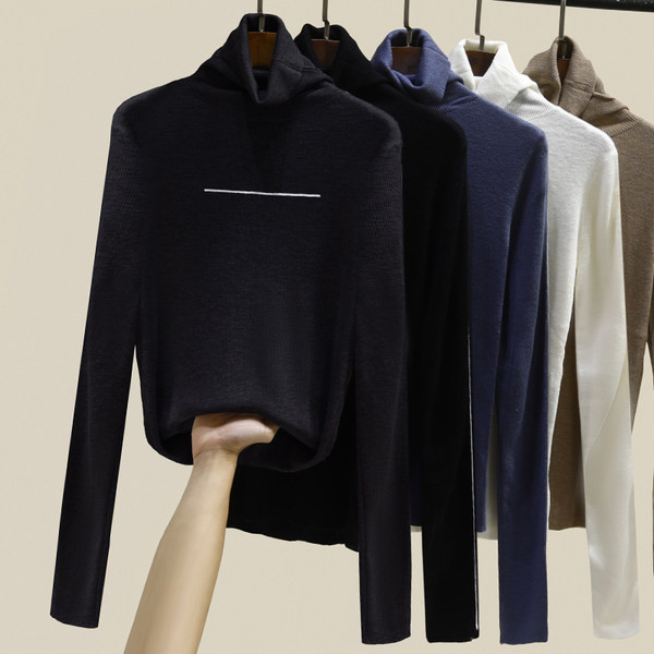 Дамска блуза с висока яка 