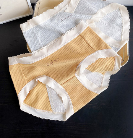 Ženske gaćice od prozračnog materijala s printom