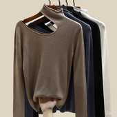 Novi model ženske bluze sa polo kragnom i izrezanim dijelom