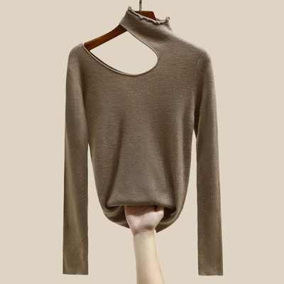 Novi model ženske bluze sa polo kragnom i izrezanim dijelom