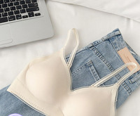 Novi model ženskog grudnjaka sa trokutastim košaricama