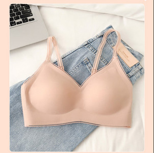 Novi model ženskog grudnjaka sa trokutastim košaricama