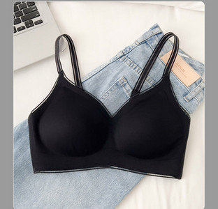 Novi model ženskog grudnjaka sa trokutastim košaricama