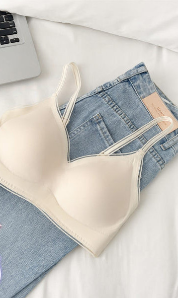 Novi model ženskog grudnjaka sa trokutastim košaricama