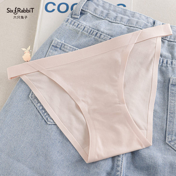 Slip de damă de culoare uni, confecționat din țesătură respirabilă, cu talie înaltă