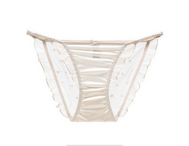 Moderan ženski bikini s tilom i kovrčama