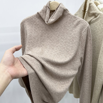 Нов модел дамски пуловер от тънко плетиво с поло яка 