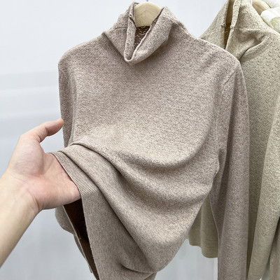 Нов модел дамски пуловер от тънко плетиво с поло яка