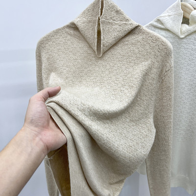 Нов модел дамски пуловер от тънко плетиво с поло яка