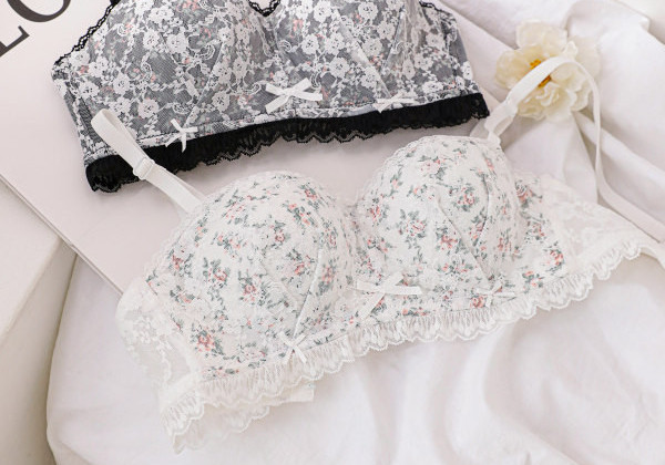 Intimni ženski komplet sa cvjetnim uzorkom