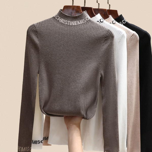 Ležerna pletena bluza s printom