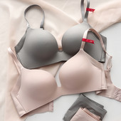 Sutien de damă de culoare uni fără cusături, cu efect de ridicare și bretele reglabile