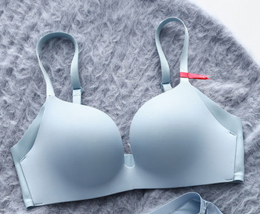 Sutien de damă de culoare uni fără cusături, cu efect de ridicare și bretele reglabile