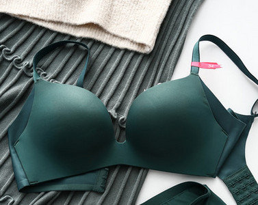 Sutien de damă de culoare uni fără cusături, cu efect de ridicare și bretele reglabile