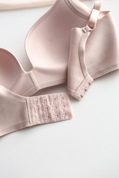 Sutien de damă de culoare uni fără cusături, cu efect de ridicare și bretele reglabile