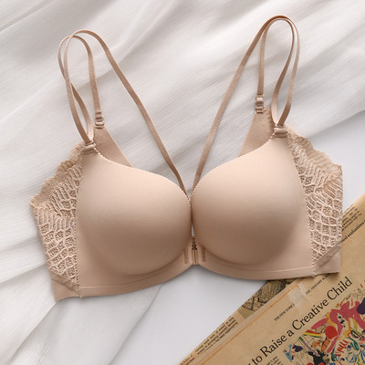 Női melltartó csipkével és elöl rögzítéssel