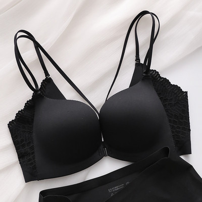 Női melltartó csipkével és elöl rögzítéssel