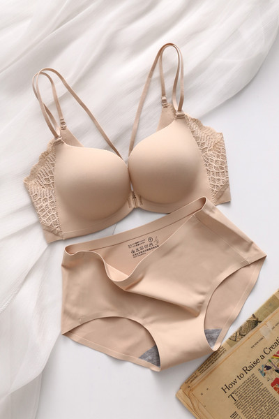 Női melltartó csipkével és elöl rögzítéssel