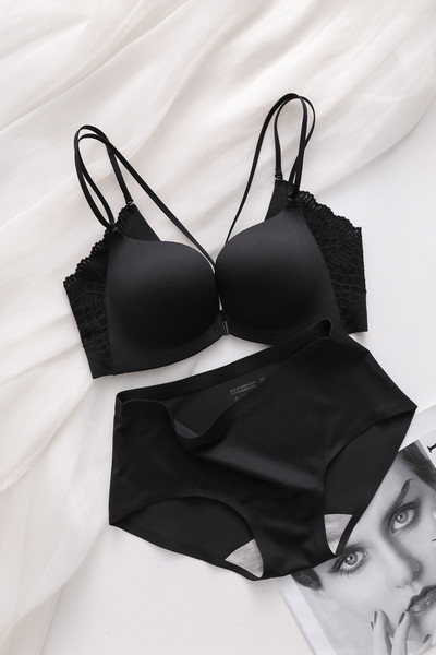 Női melltartó csipkével és elöl rögzítéssel