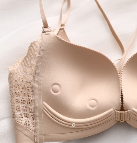 Női melltartó csipkével és elöl rögzítéssel