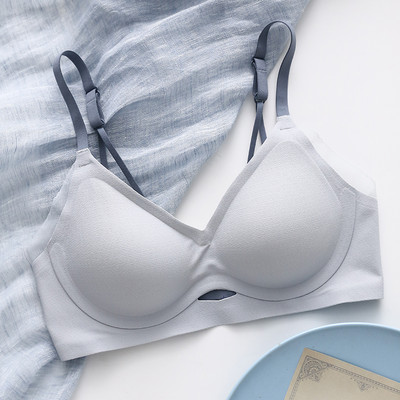 Vienspalvė moteriška liemenėlė su trikampiais kaušeliais