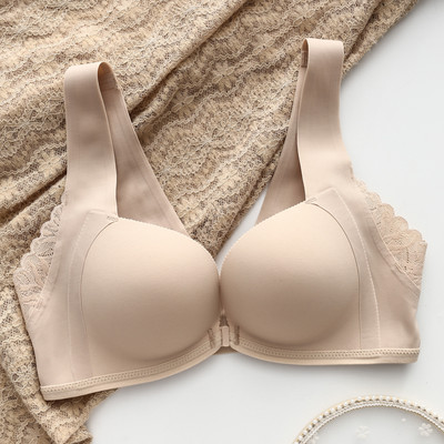 Női alkalmi melltartó széles pántokkal és csipkével