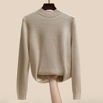 Дамска блуза с дълъг ръкав и поло яка подходяща за ежедневието