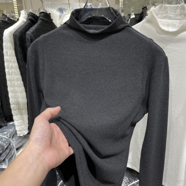 Ежедневна дамска блуза с висока поло яка