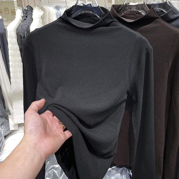 Ежедневна дамска блуза с висока поло яка