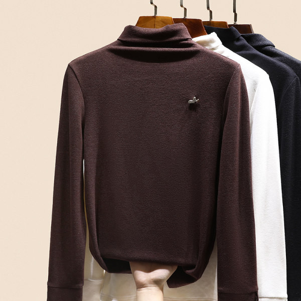 Широка блуза с поло яка и метална декорация