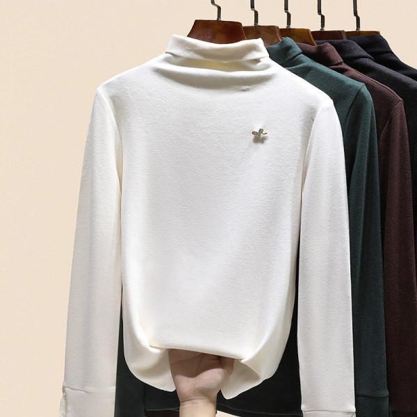 Широка блуза с поло яка и метална декорация