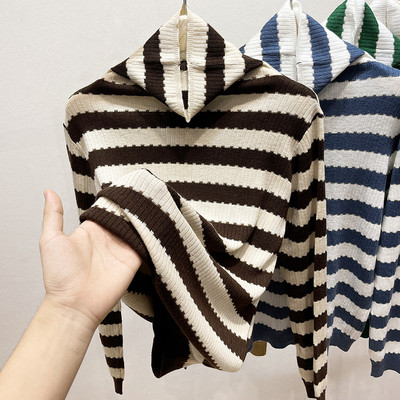 Ежедневна раирана блуза с дълга яка