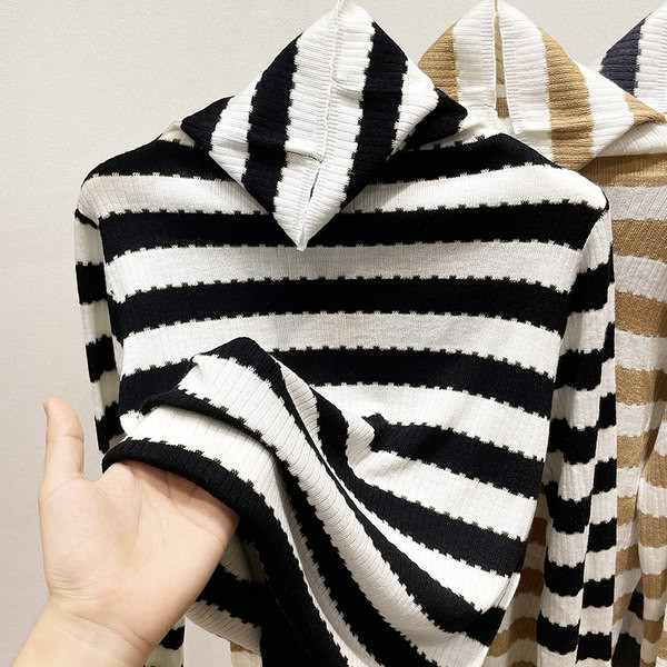 Ежедневна раирана блуза с дълга яка