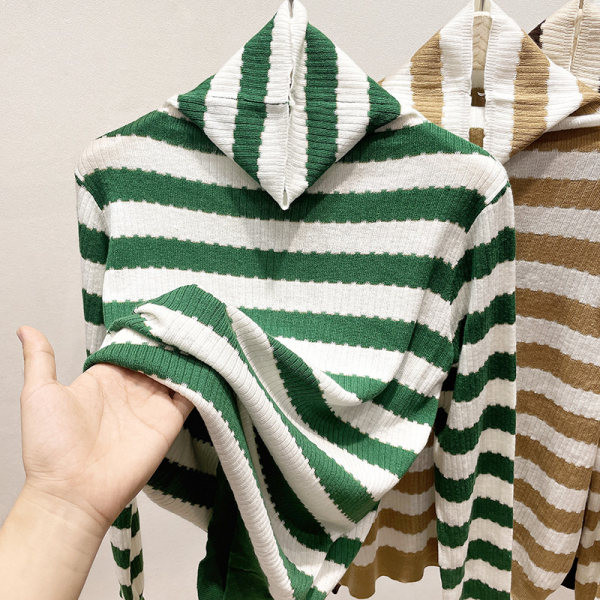 Ежедневна раирана блуза с дълга яка