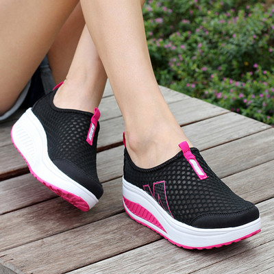 Дамски ежедневни маратонки Удобни спортни модни обувки за увеличаване на височината за жени 2021 г. Дишащи въздушни мрежести маратонки на люлка на танкетка