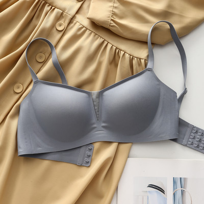 Besiūlė moteriška liemenėlė su liftingo efektu ir reguliuojamais petnešėlėmis