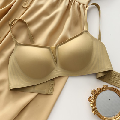 Besiūlė moteriška liemenėlė su liftingo efektu ir reguliuojamais petnešėlėmis