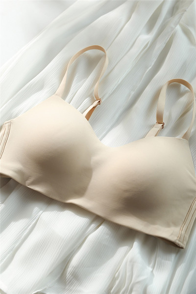 Moteriška skaidri liemenėlė su reguliuojamais petnešėlėmis