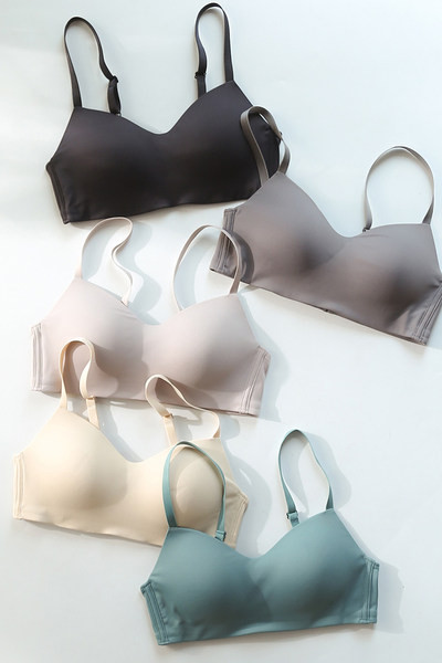 Moteriška skaidri liemenėlė su reguliuojamais petnešėlėmis