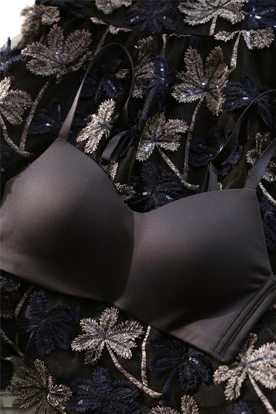 Moteriška skaidri liemenėlė su reguliuojamais petnešėlėmis