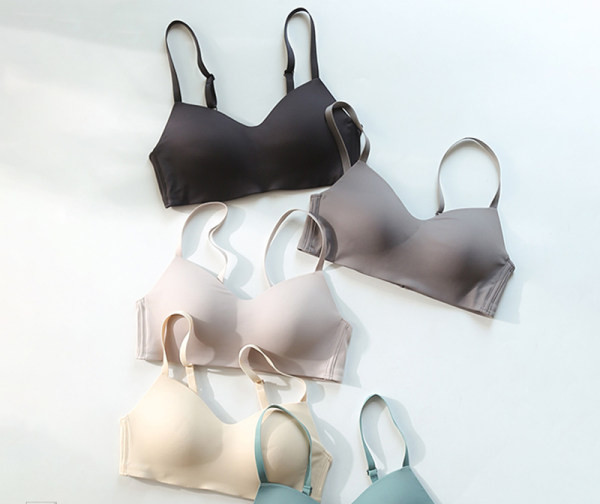 Moteriška skaidri liemenėlė su reguliuojamais petnešėlėmis